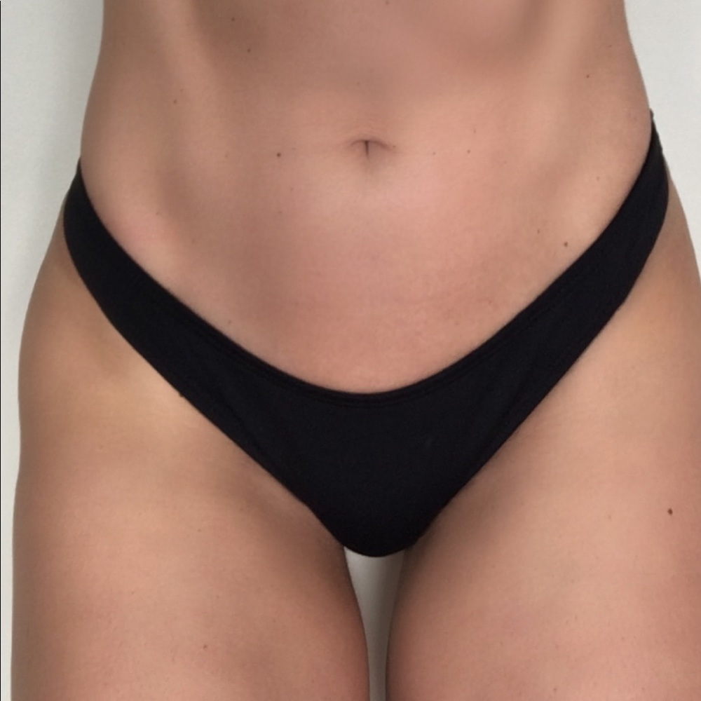 Bikini - Picture 3 of 5